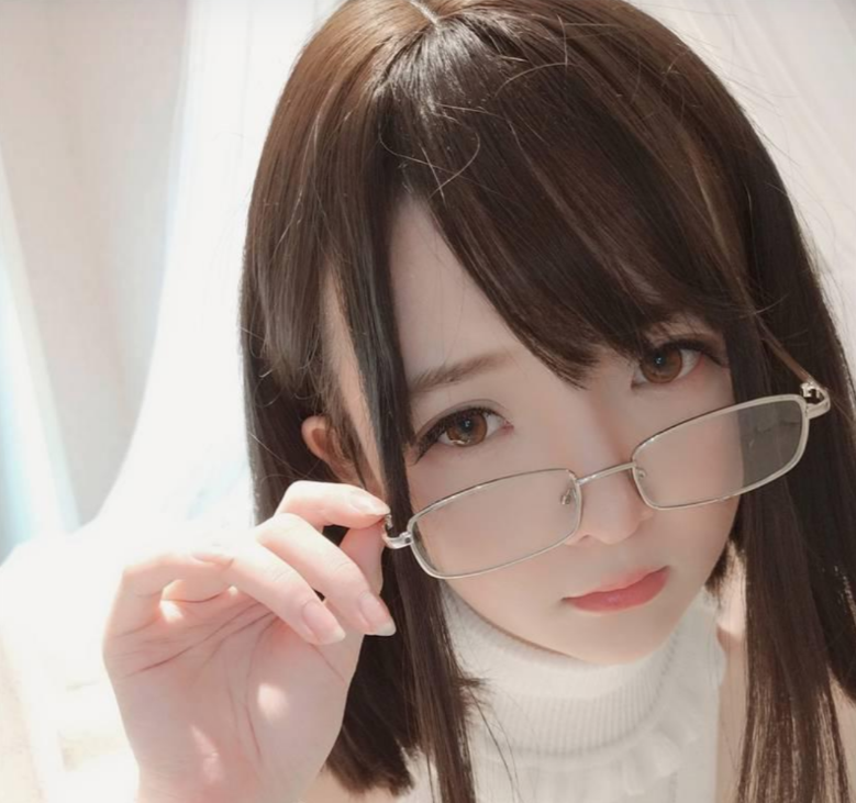 一小央泽：从清纯少女到性感女神的蜕变之路 第1张