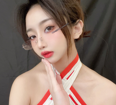 鬼畜瑶在不在w：Cosplay界的璀璨明珠，她的每个角色都让人心动！ 第1张