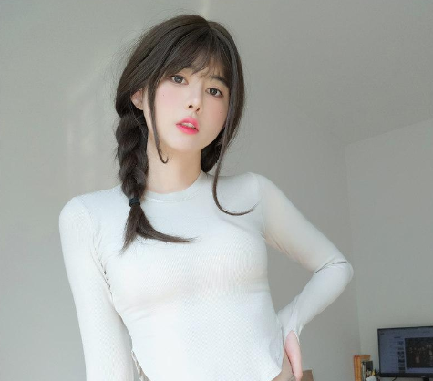 眼酱大魔王w：这位射手座小姐姐，用cosplay和宠物征服了我们的心！ 第3张