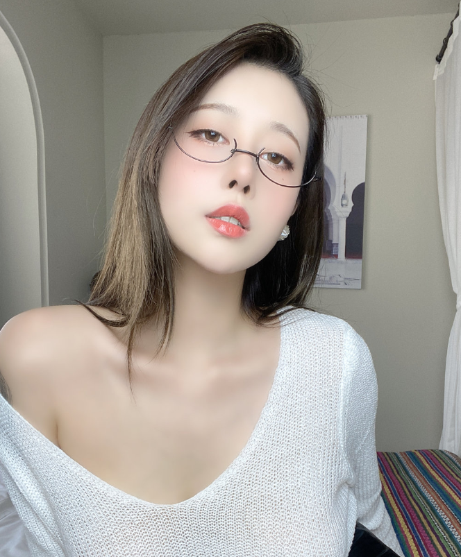 奈汐酱Nice：从甜美大姐姐到二次元女神，这位重庆小姐姐魅力无限！ 第2张