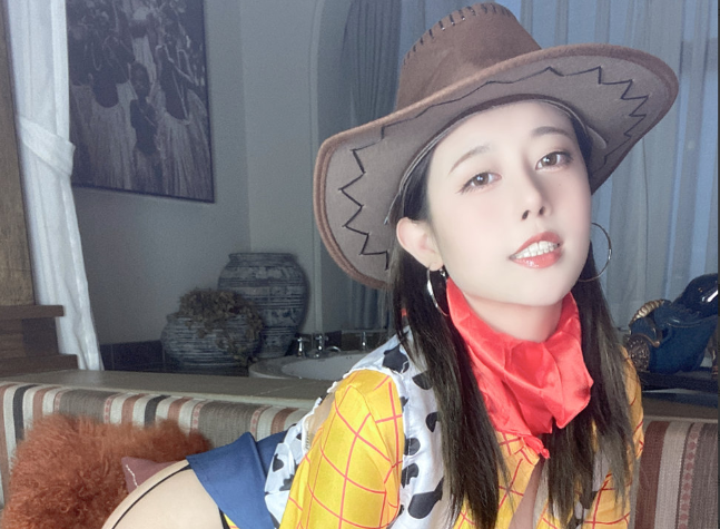 奈汐酱Nice：从甜美大姐姐到二次元女神，这位重庆小姐姐魅力无限！ 第1张